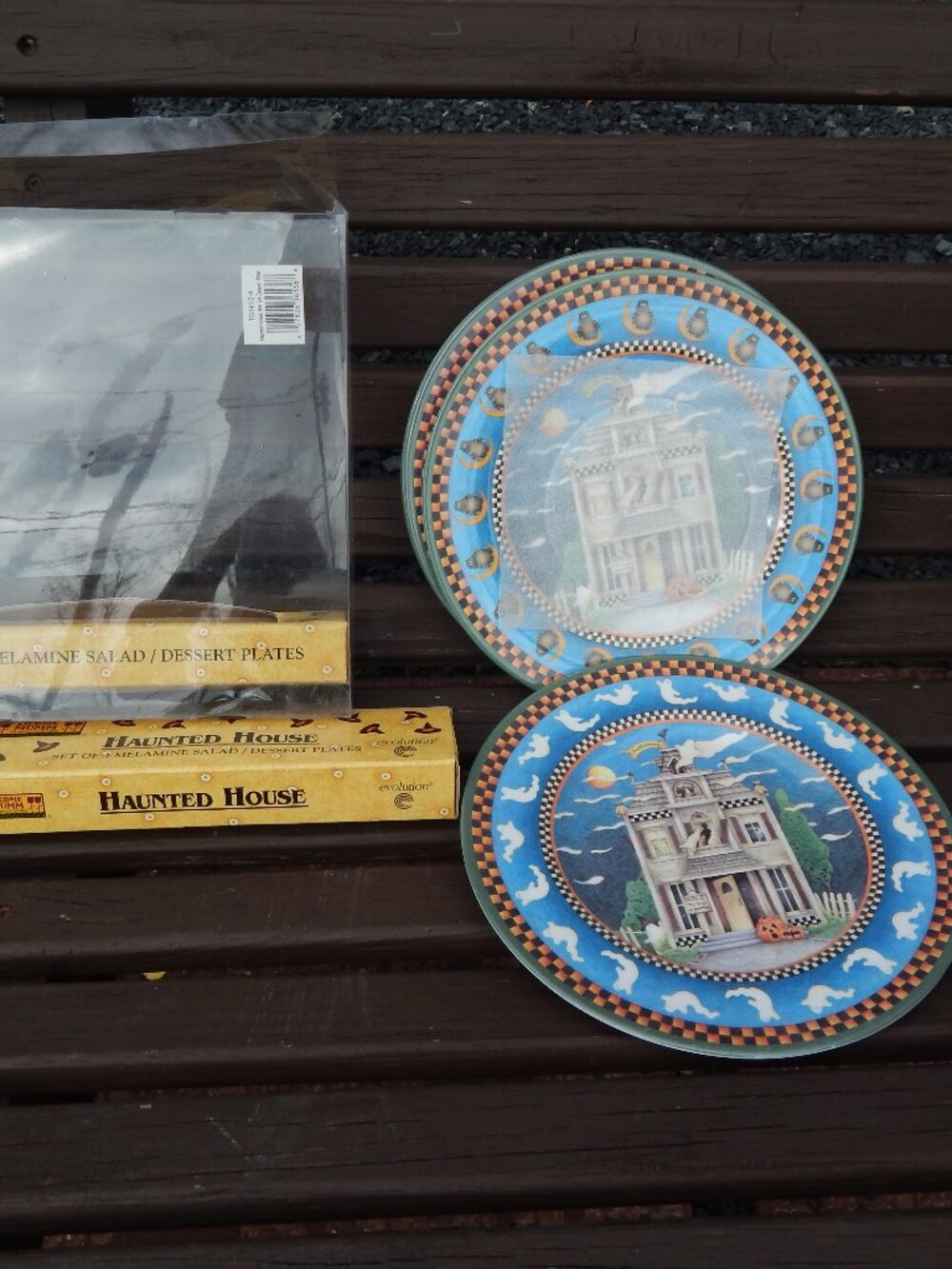 NEW Set of 4 Debbie Mumm Haunted House MELAMINE Salad/Dessert Plates NEW IN BOX